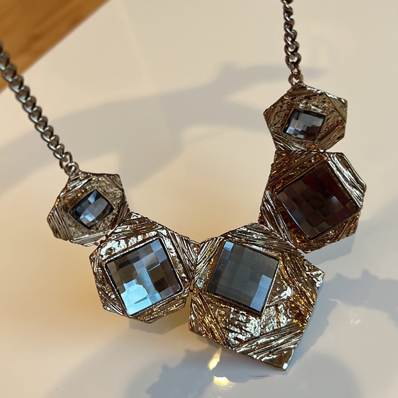 Statement necklace chunky design with sparkly square beads - Picture 3 of 6